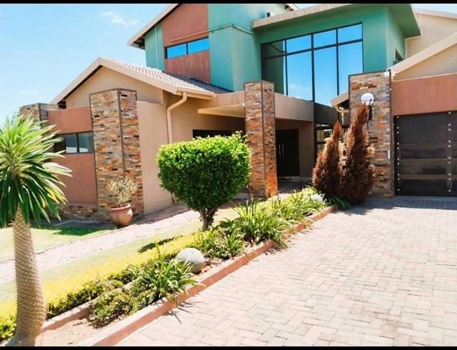 5 BEDROOM HOUSE FOR SALE IN CELTIC MEADOWS